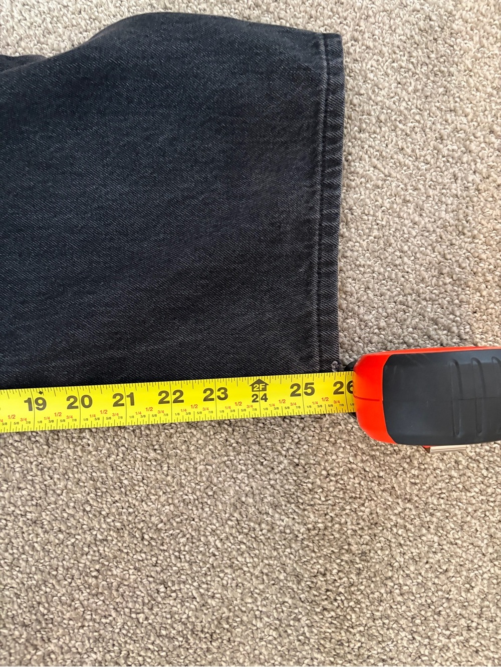 Uniqlo Men's Relaxed Black Jeans - Picture 7 of 7